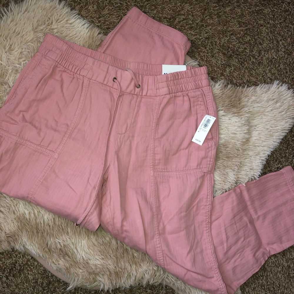 Old Navy Capri Cropped Pants in Mauve